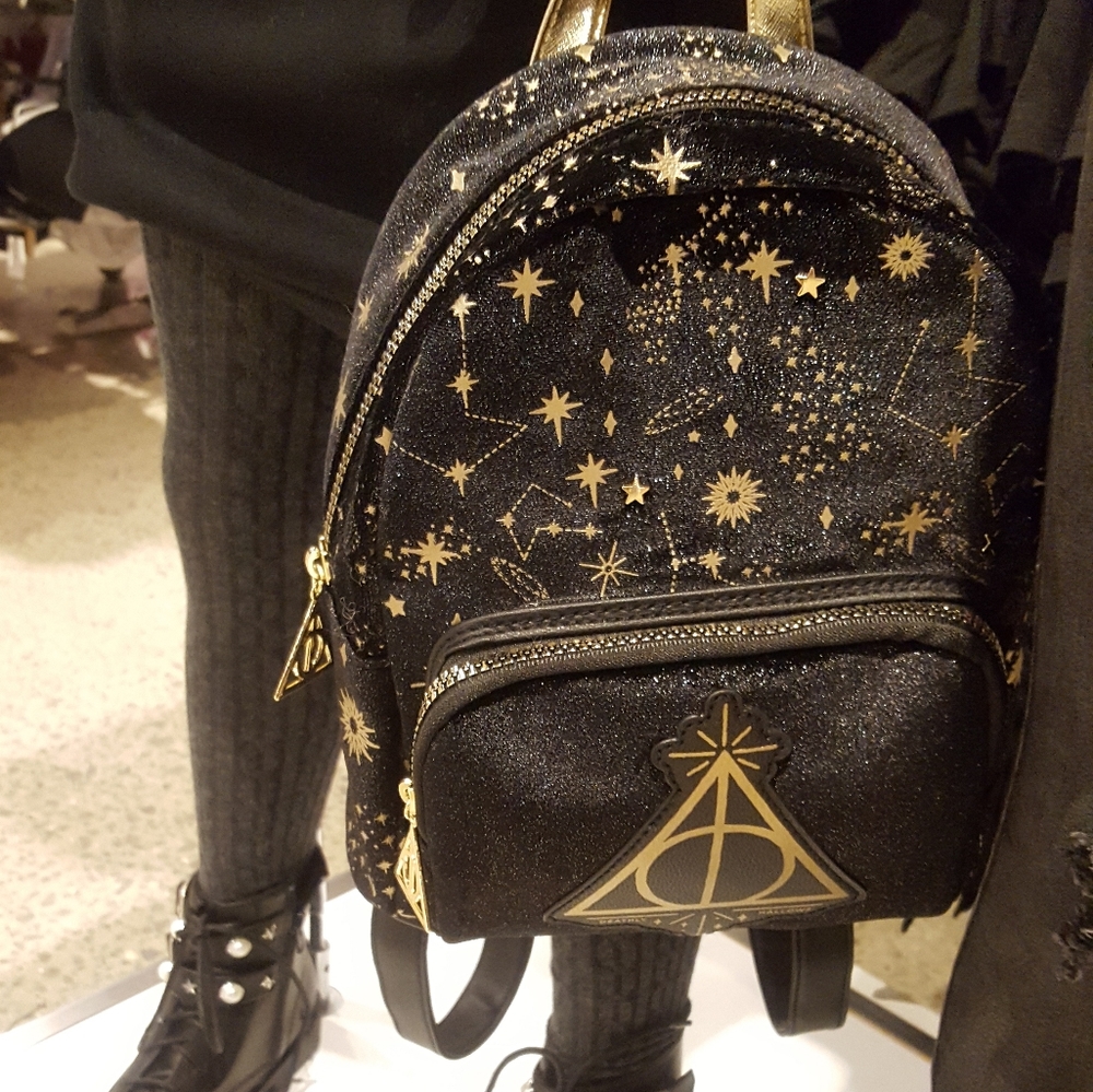 Harry Potter Velvet Deathly Hallows Backbag - Picture 8 of 8